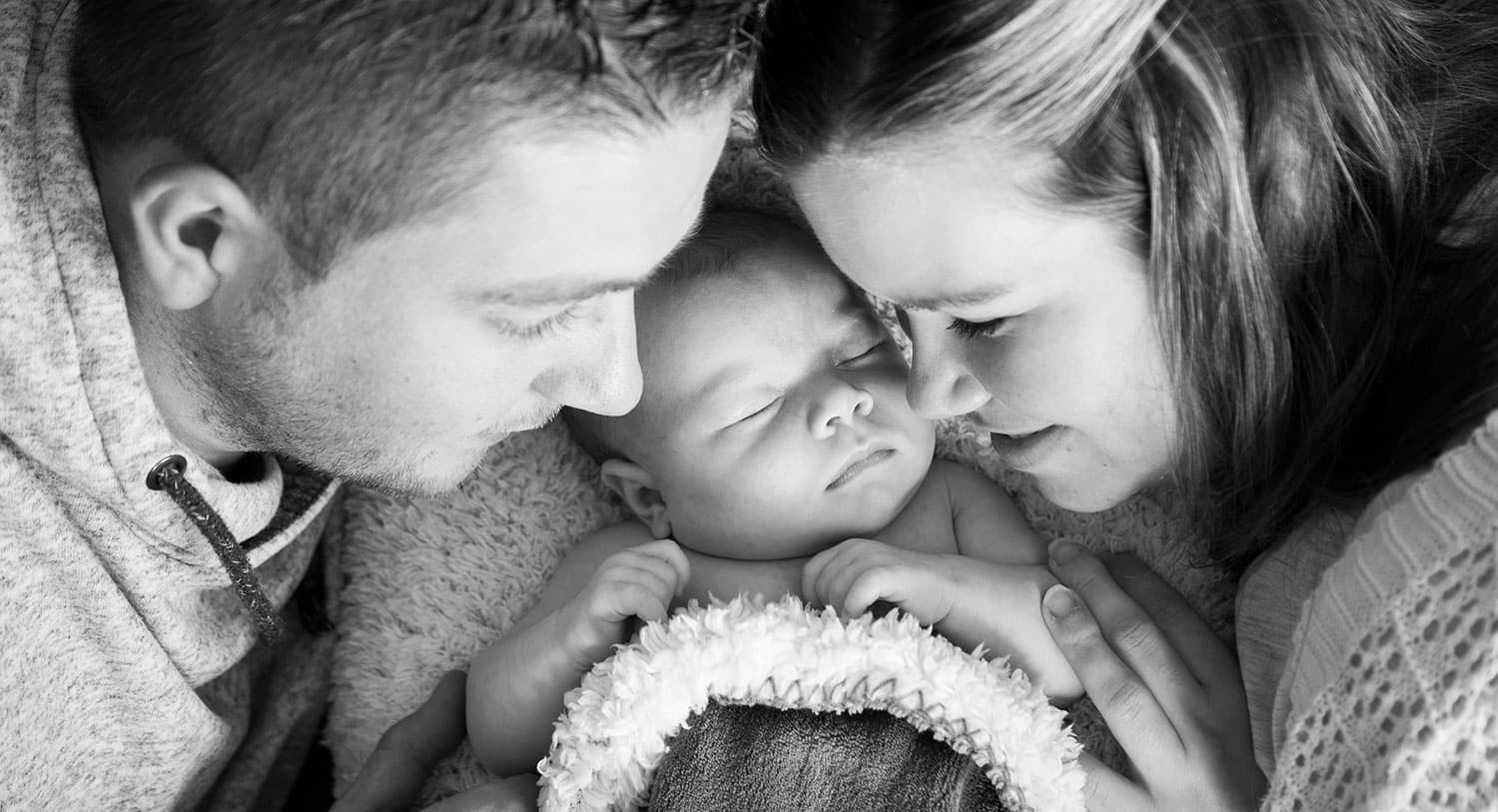 newborn fotoshoot zwartwit newborn fotoshoot zwartwit