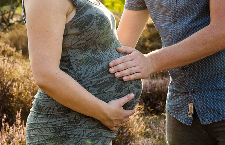 zwangerschaps fotoshoot buiten zwangerschaps fotoshoot buiten