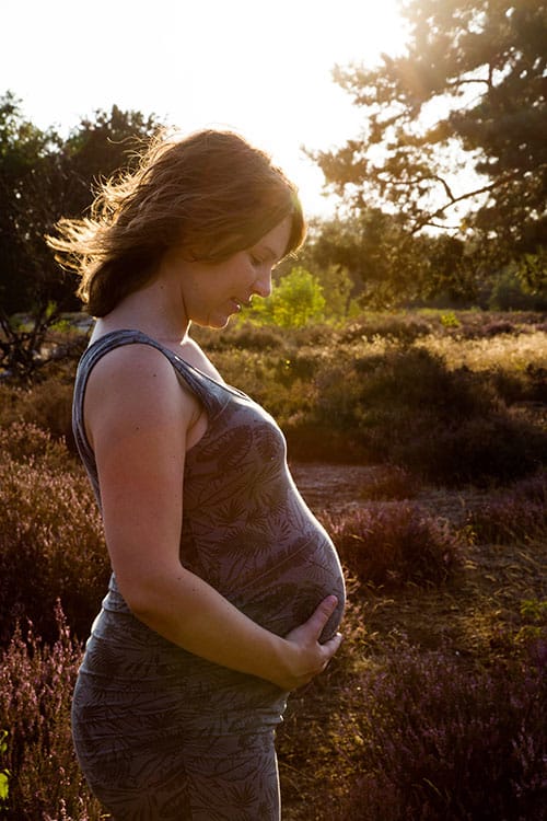 zwangerschapsfotoshoot buiten zwangerschapsfotoshoot buiten