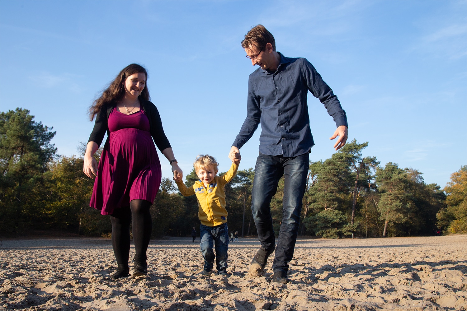familiefotoshoot locatiezwangerschapsfotograaf zeeland zwangerschapsfotograaf zeeland