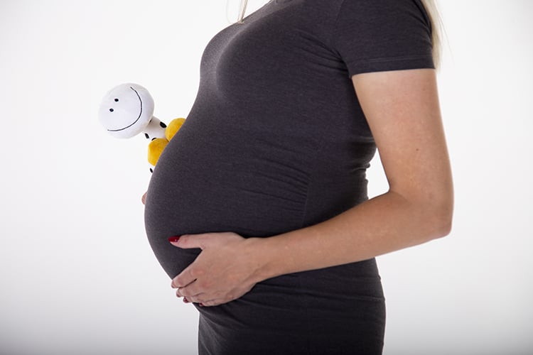 fotograaf studio zwanger knuffel fotograaf studio zwanger knuffel