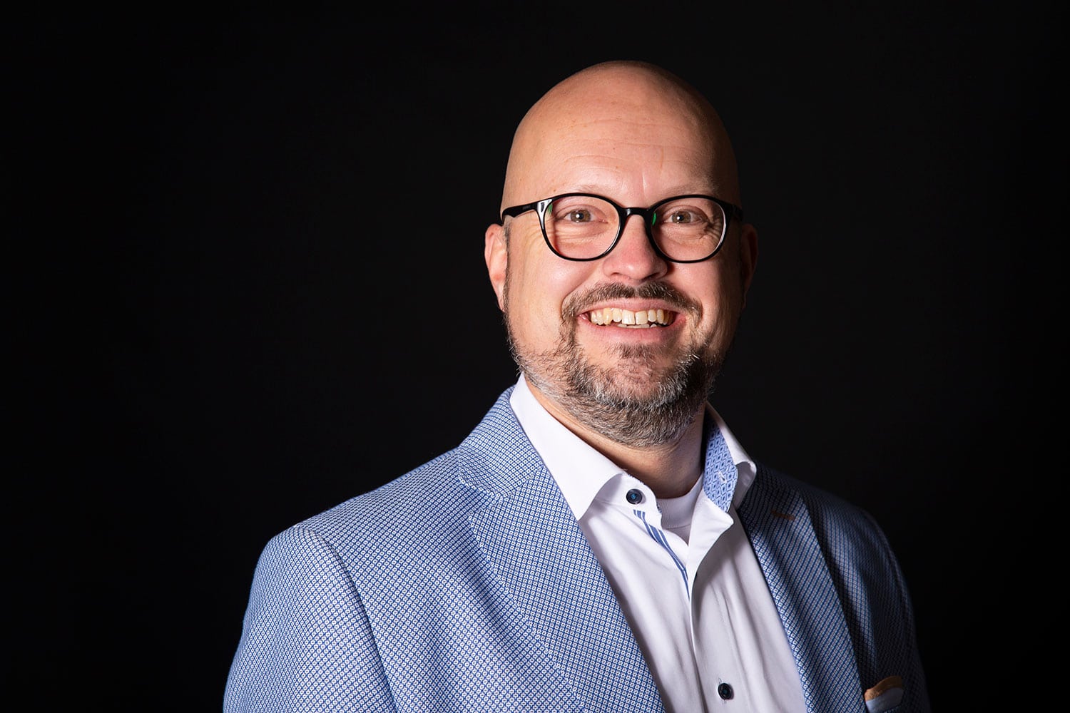 zakelijk portret met zwarte achtergrond