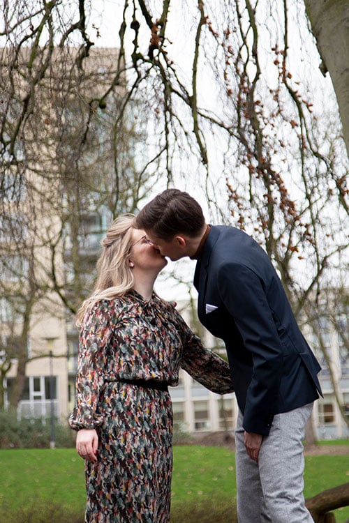 fotoshoot in park voor koppel